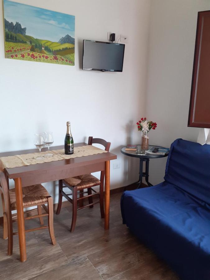 Agriturismo Gli Olivastri, Appartamento La Rosa Dei Venti Con Piscina E Solarium , Vista Mare ,Climatizzatore ,Wifi Aglientu Exterior foto